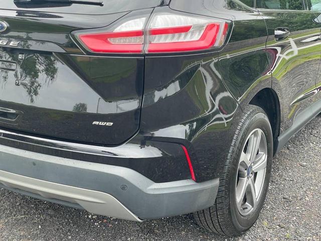 Photo of 2021 Agate Black Metallic Ford Edge