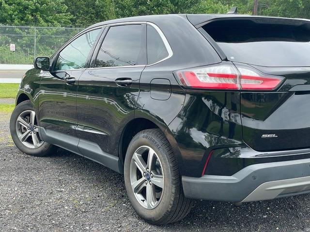 Photo of 2021 Agate Black Metallic Ford Edge