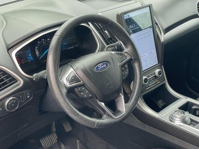 Photo of 2021 Agate Black Metallic Ford Edge