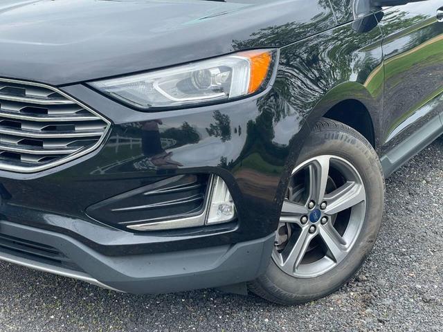 Photo of 2021 Agate Black Metallic Ford Edge