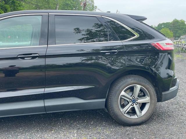 Photo of 2021 Agate Black Metallic Ford Edge