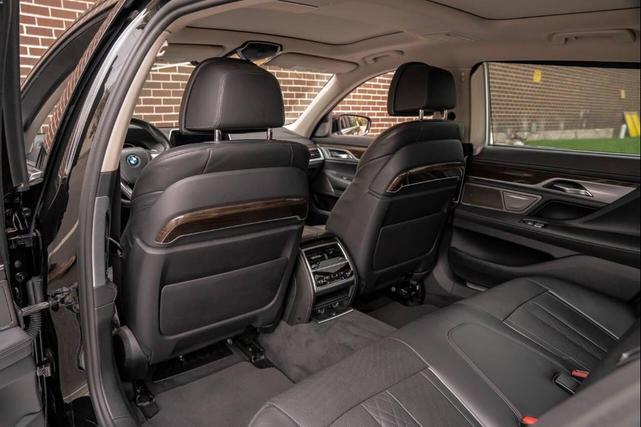 Photo of 2018 Black BMW 740e