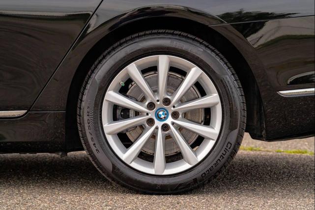Photo of 2018 Black BMW 740e