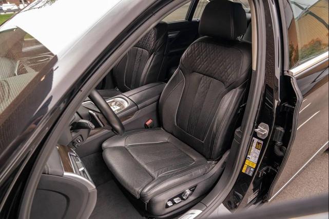 Photo of 2018 Black BMW 740e