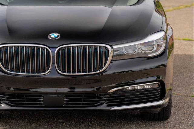 Photo of 2018 Black BMW 740e
