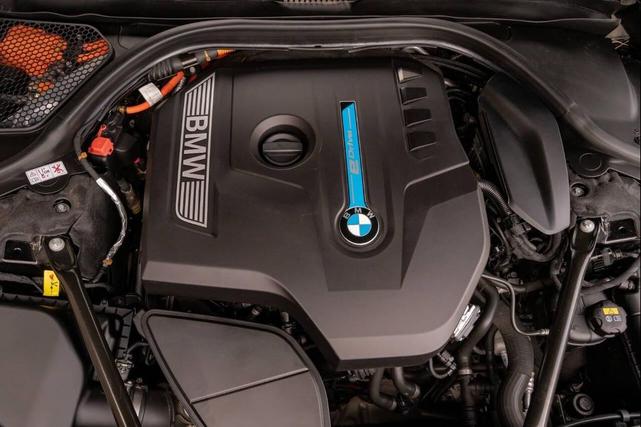 Photo of 2018 Black BMW 740e