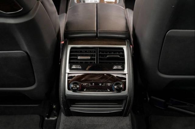 Photo of 2018 Black BMW 740e