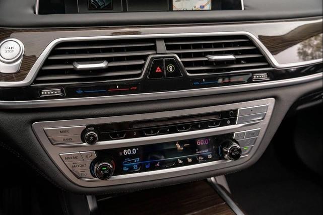 Photo of 2018 Black BMW 740e
