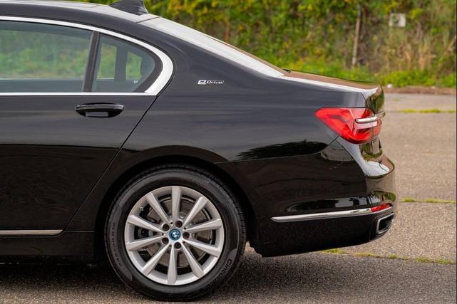 Photo of 2018 Black BMW 740e