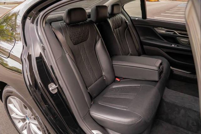 Photo of 2018 Black BMW 740e