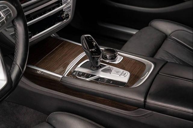 Photo of 2018 Black BMW 740e
