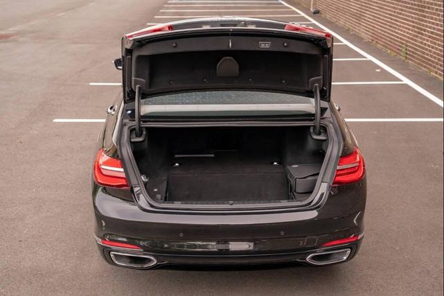 Photo of 2018 Black BMW 740e