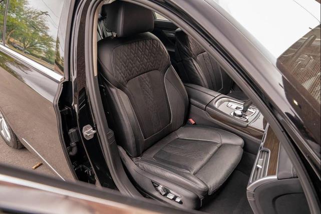 Photo of 2018 Black BMW 740e