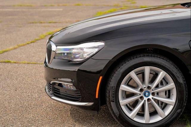 Photo of 2018 Black BMW 740e