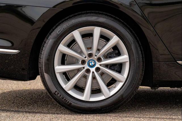 Photo of 2018 Black BMW 740e