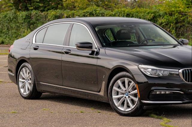 Photo of 2018 Black BMW 740e