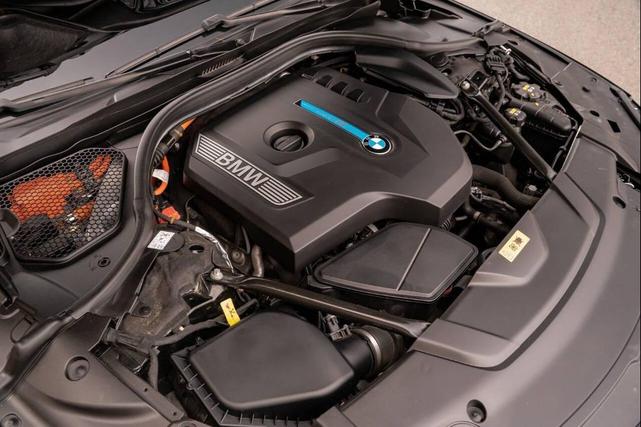 Photo of 2018 Black BMW 740e