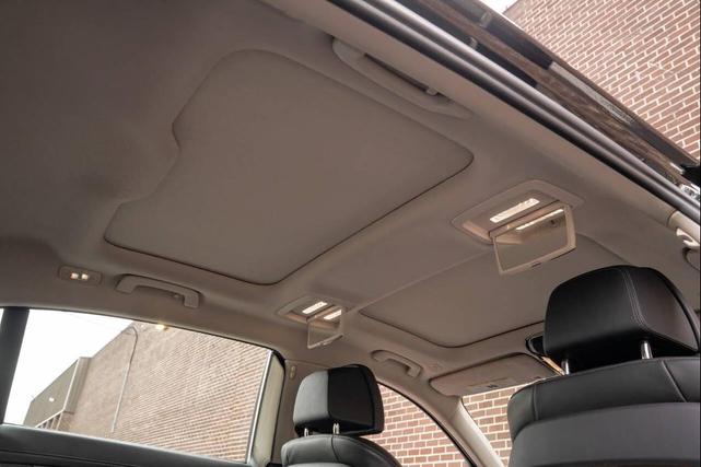 Photo of 2018 Black BMW 740e