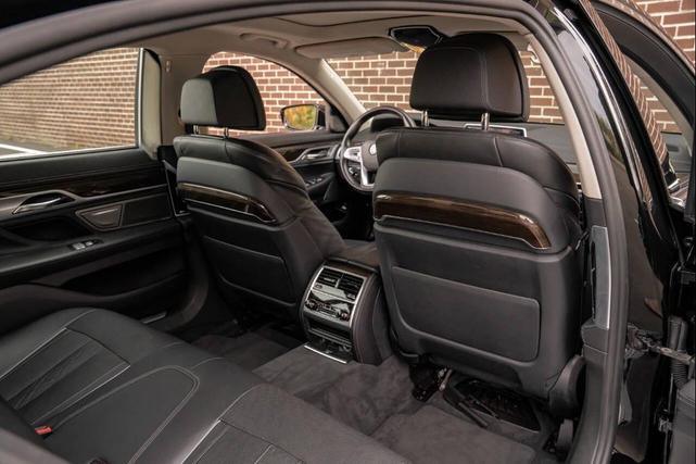 Photo of 2018 Black BMW 740e