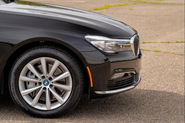 Photo of 2018 Black BMW 740e