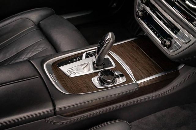 Photo of 2018 Black BMW 740e