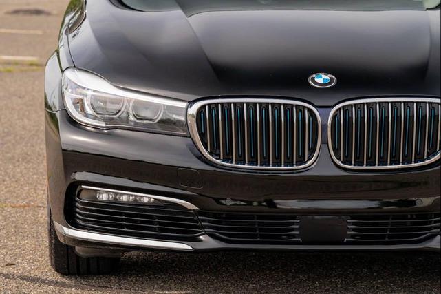 Photo of 2018 Black BMW 740e