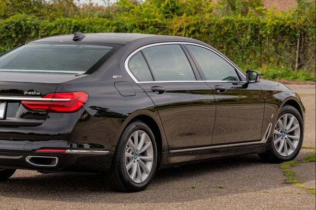 Photo of 2018 Black BMW 740e