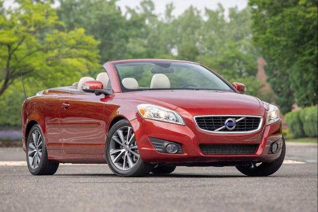Photo of 2011 Flamenco Red Metallic Paint Volvo C70