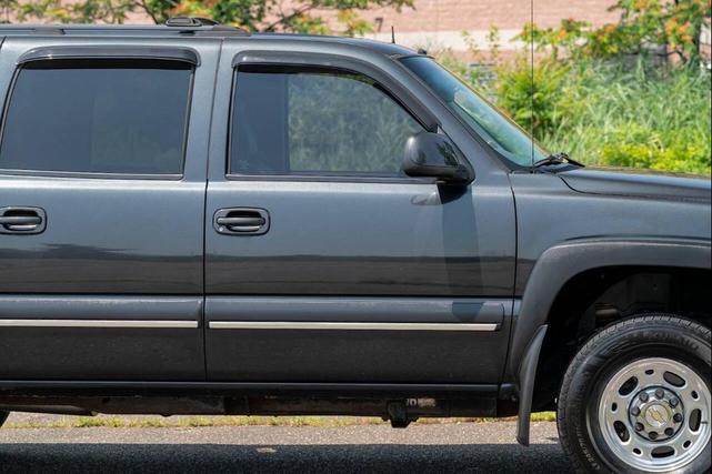Photo of 2003 Gray Chevrolet Suburban