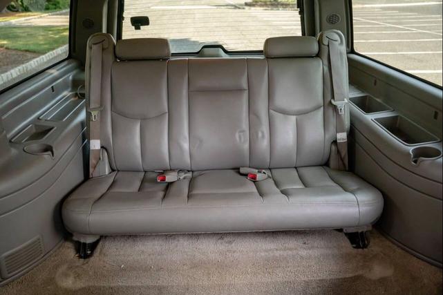Photo of 2003 Gray Chevrolet Suburban