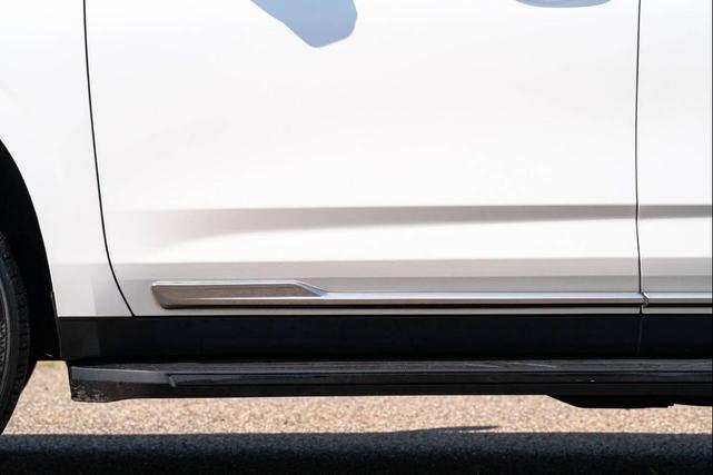 Photo of 2022 Crystal White Tricoat Cadillac Escalade