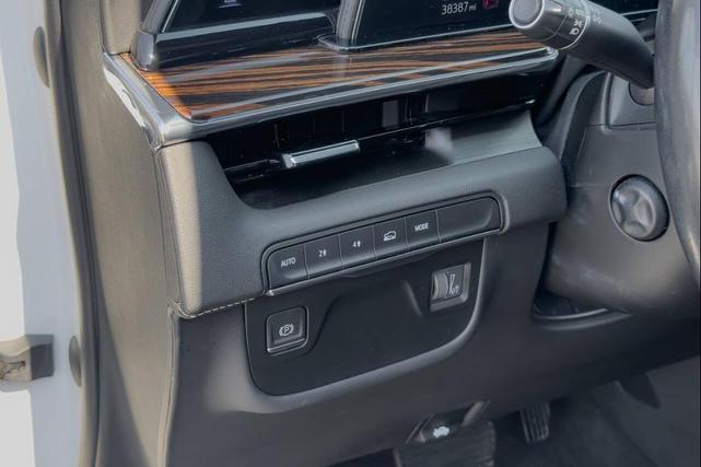 Photo of 2022 Crystal White Tricoat Cadillac Escalade