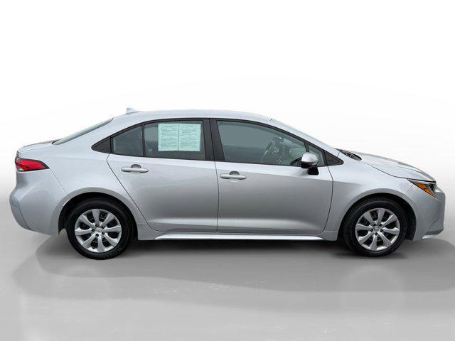 Photo of 2022 Classic Silver Metallic Toyota Corolla