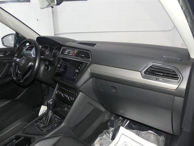 Photo of 2019 Dark Moss Green Metallic Volkswagen Tiguan