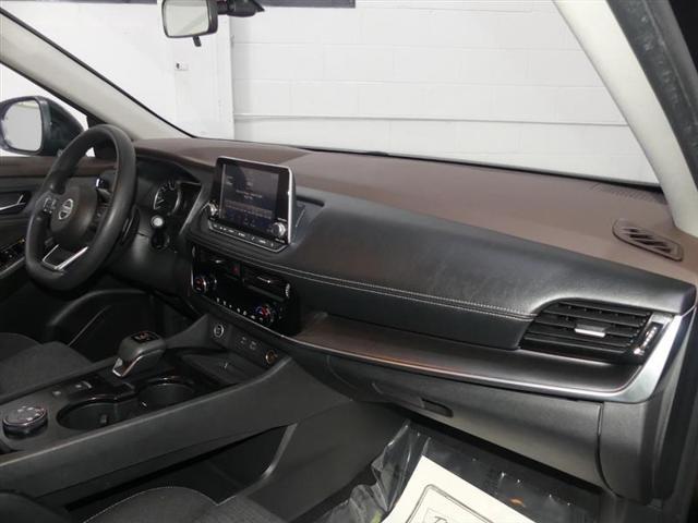 Photo of 2021 Super Black Nissan Rogue