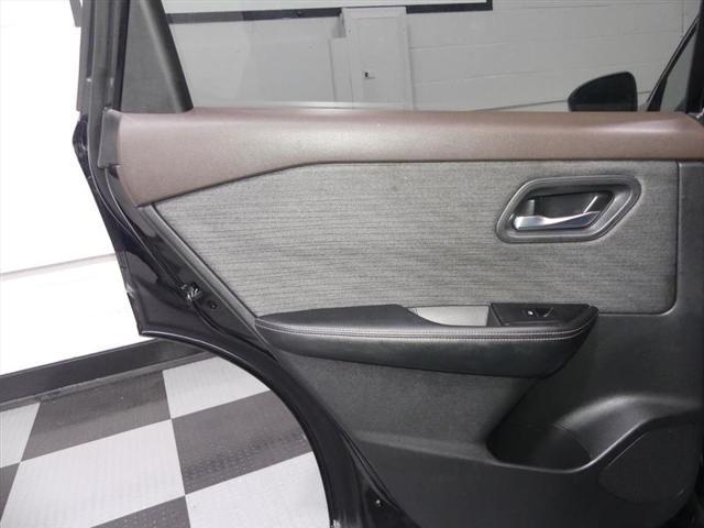 Photo of 2021 Super Black Nissan Rogue