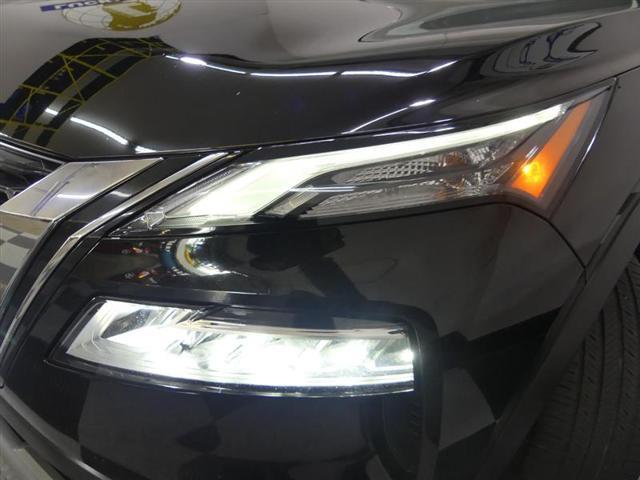 Photo of 2021 Super Black Nissan Rogue