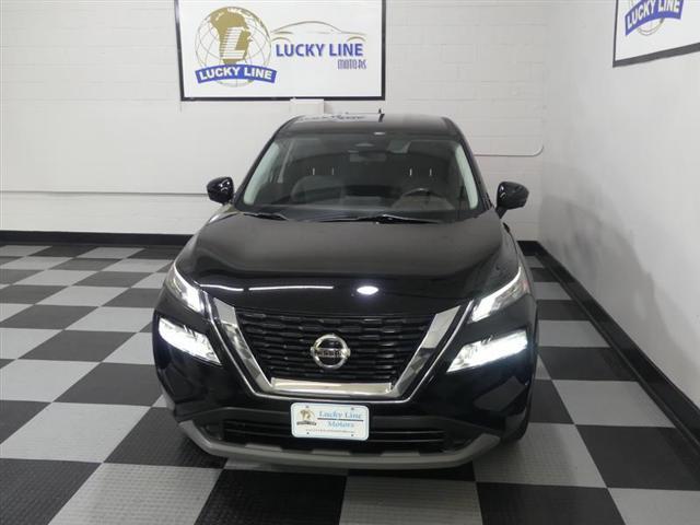 Photo of 2021 Super Black Nissan Rogue