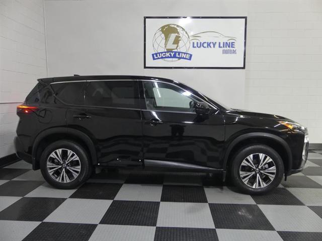 Photo of 2021 Super Black Nissan Rogue