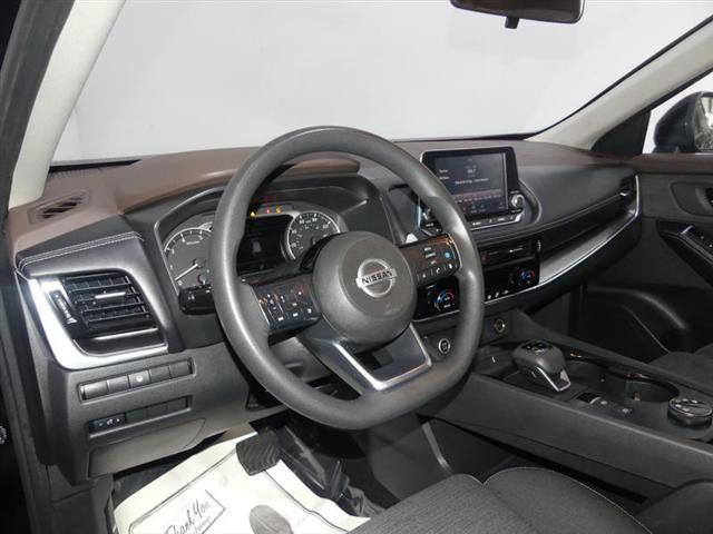 Photo of 2021 Super Black Nissan Rogue