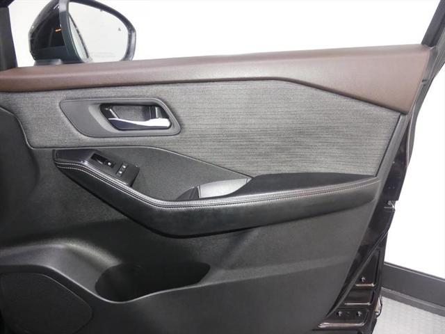 Photo of 2021 Super Black Nissan Rogue