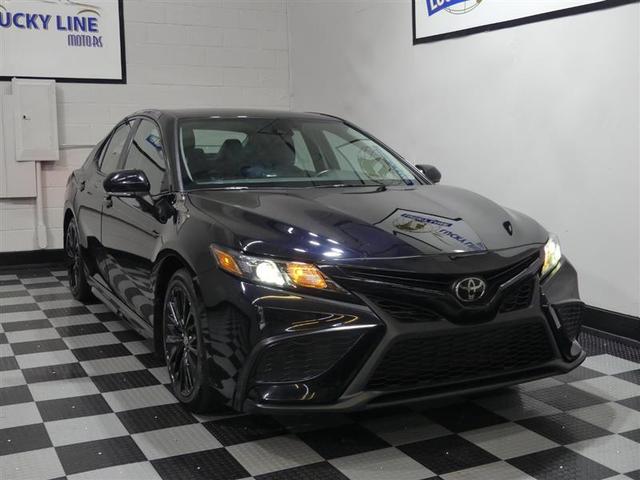 Photo of 2022 Midnight Black Metallic Toyota Camry