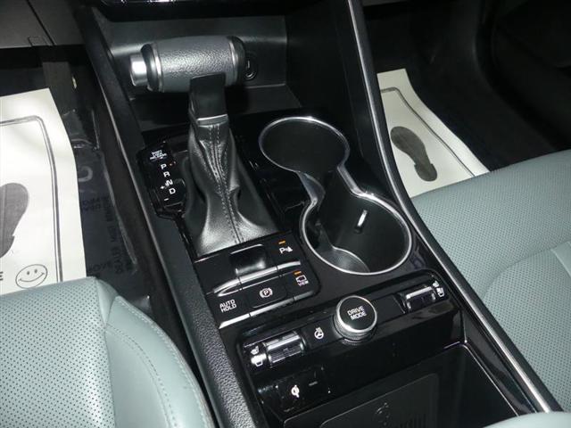 Photo of 2022 Ebony Black Kia K5