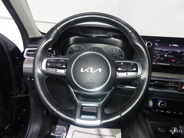 Photo of 2022 Ebony Black Kia K5