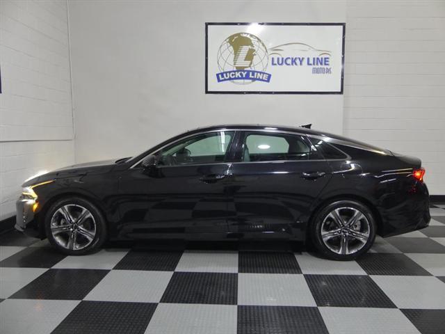 Photo of 2022 Ebony Black Kia K5