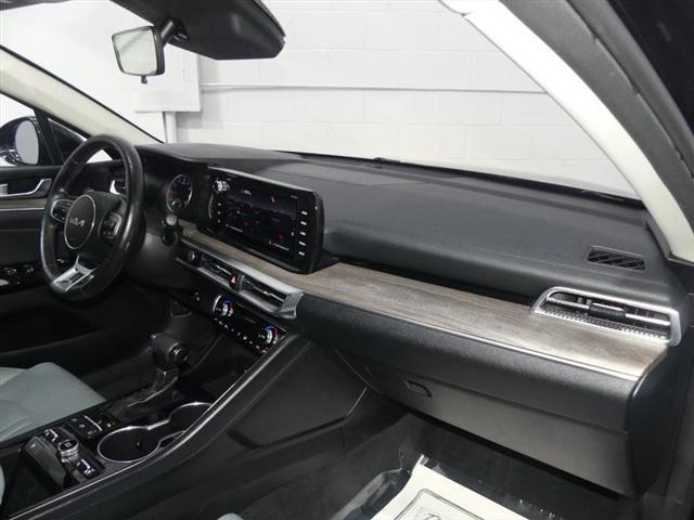 Photo of 2022 Ebony Black Kia K5