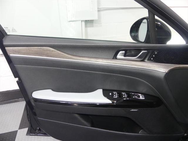 Photo of 2022 Ebony Black Kia K5