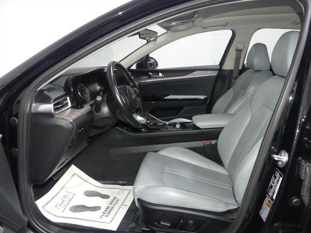 Photo of 2022 Ebony Black Kia K5