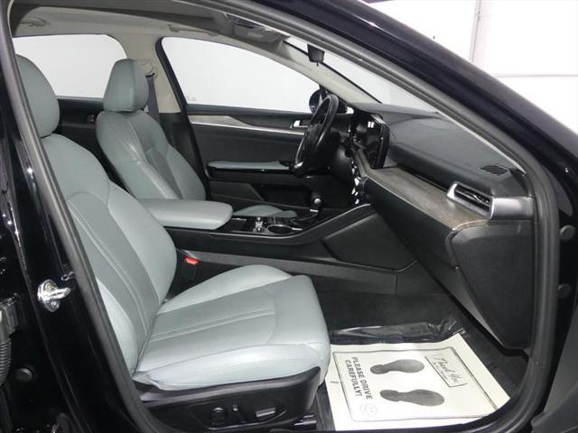 Photo of 2022 Ebony Black Kia K5