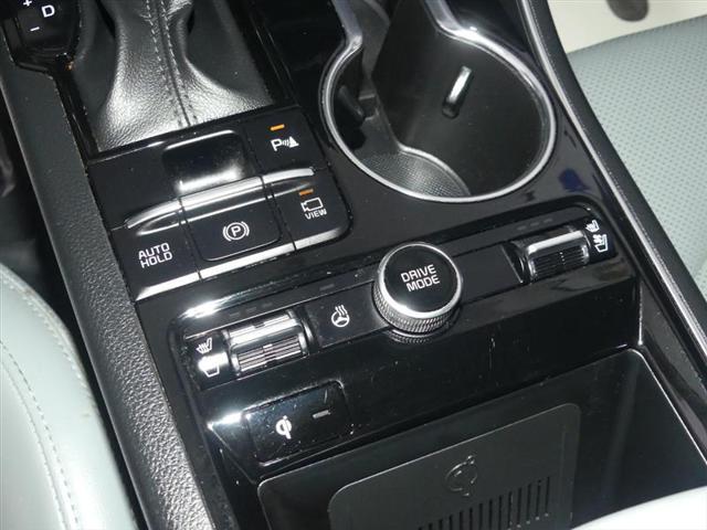 Photo of 2022 Ebony Black Kia K5